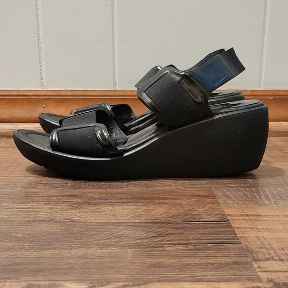 ❣️HP❣️Donald J Pliner Black Patent Leather Wedge Sandals Sz: 8 - Picture 2 of 10